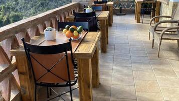 Villa | Outdoor dining