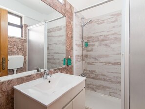 Shower, hair dryer, towels - Studio Apartment with Sea View (Cabanas de Tavira)
