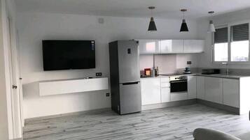 House | Private kitchen | Fridge, microwave, oven, stovetop