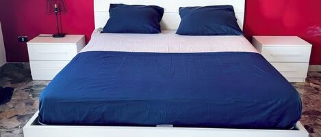 1 bedroom, bed sheets