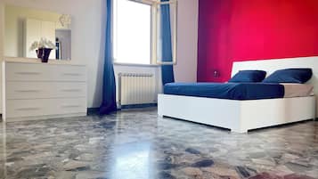 1 bedroom, bed sheets