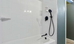 Shower, hair dryer, towels, soap - The Cactus Rose - 2BR 1BA - Walk to Texas Tech (Lubbock)