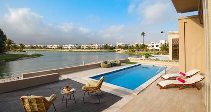 Your 3-bedroom Villa Oasis in Hawana Salalah with a pool