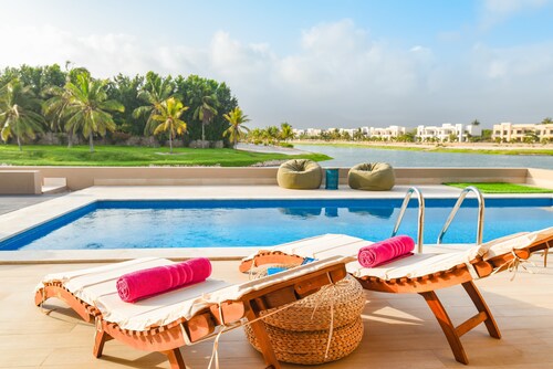 Your 3-bedroom Villa Oasis in Hawana Salalah with a pool