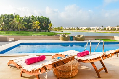 Your 3-bedroom Villa Oasis in Hawana Salalah with a pool