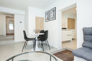 TV - Cozy 1 Bd Basement Apt in Pagrati (Athens)