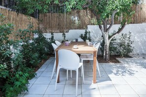 Exterior - Cozy 1 Bd Basement Apt in Pagrati (Athens)