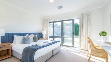 5 bedrooms, travel cot, WiFi, bed sheets