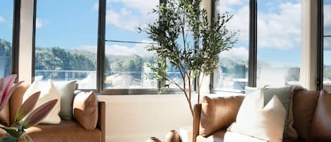 Smart TV, fireplace, ping pong, offices