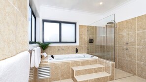 Shower, hair dryer, towels - Silos – rural homestead on 50 acres (East Kangaloon)