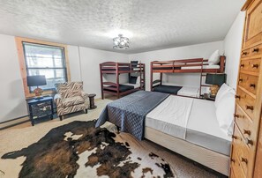 3 bedrooms, desk, free WiFi, bed sheets