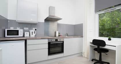 Cosy fully equipped Studio 3, close to University
