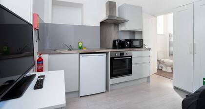 Cosy fully equipped Studio 4, close to University