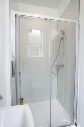 Shower - Cosy fully equipped Studio 4, close to University (Aberdeen City)