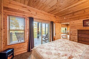 6 bedrooms, desk, free WiFi, bed sheets