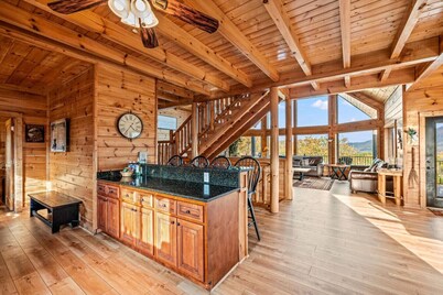 Sunrise Peak: Incredible 6BR w/Views*Hot Tub*Games*Privacy!