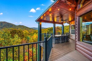 Outdoor dining - Sunrise Peak: Incredible 6BR w/Views*Hot Tub*Games*Privacy! (Townsend)