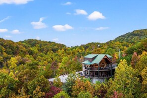 Exterior - Sunrise Peak: Incredible 6BR w/Views*Hot Tub*Games*Privacy! (Townsend)