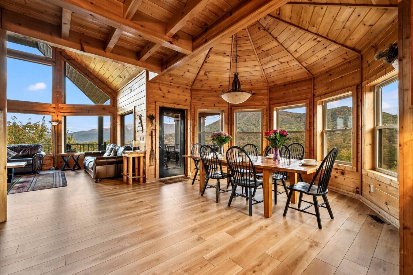 المنشأة من الداخل