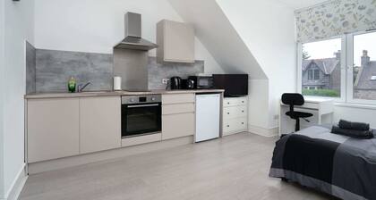 Cosy fully equipped Studio 5, close to University