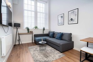 TV, offices - Central 2 Bedroom 2 Bathroom Flat (Edinburgh Area)