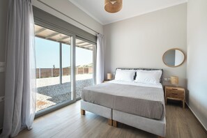 3 bedrooms, desk, iron/ironing board, WiFi
