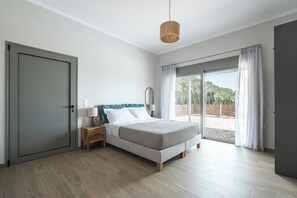 3 bedrooms, desk, iron/ironing board, WiFi