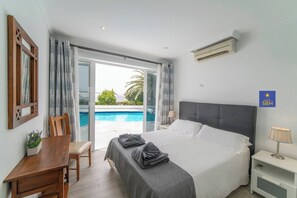 4 bedrooms, iron/ironing board, WiFi, bed sheets - Vistamar - Playa Blanca with Private Pool, Jacuzzi, Air Con and Sea Views (Playa Blanca)