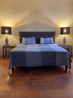 9 bedrooms, desk, iron/ironing board, travel cot