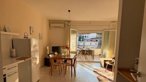 Appartement, 2 slaapkamers, roken, balkon | Dineerruimte
