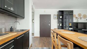 Kylskåp, ugn, spishäll och diskmaskin