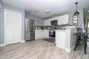 Coffee/tea maker, fridge, microwave, oven