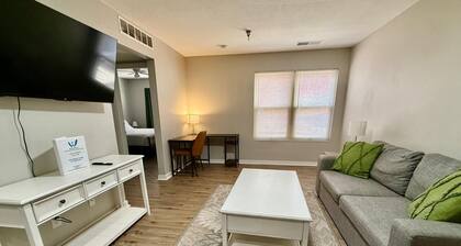 Cozy Apartment Near Aksarben Village Attractions