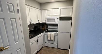 Aksarben Retreat Steps from Village Fun