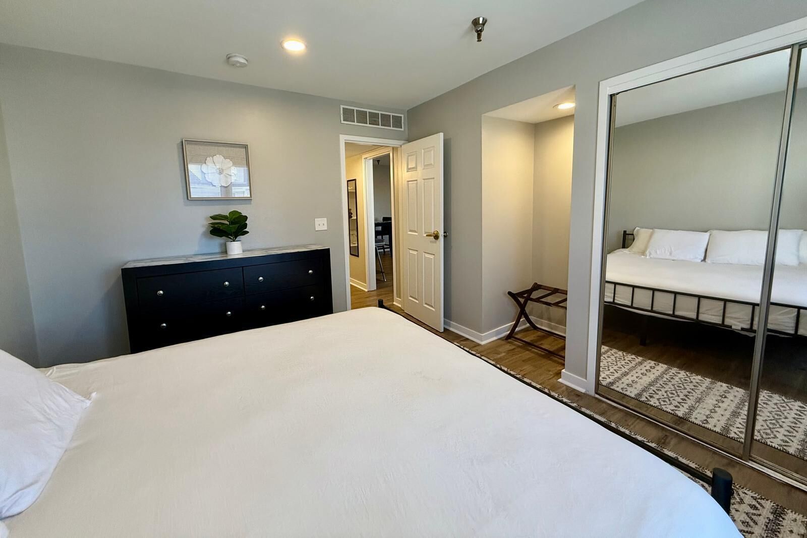 1 bedroom, desk, iron/ironing board, WiFi