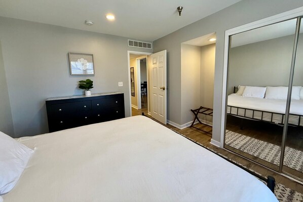 1 soverom, skrivebord, strykejern/-brett og wi-fi