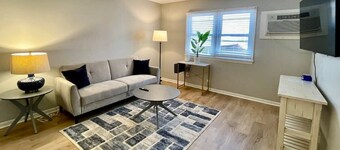 Heart of Omaha, Steps to UNMC and Dining