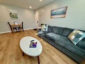 テレビ、書斎 / ワークスペース