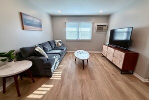 テレビ、書斎 / ワークスペース