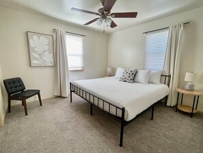 1 bedroom, iron/ironing board, WiFi, bed sheets - Central Apartment by UNMC, Walk Everywhere (Omaha)