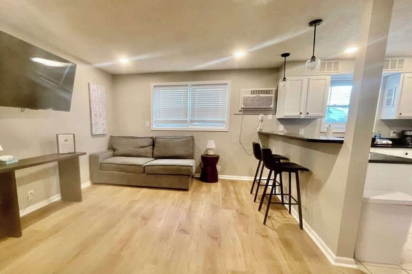 Discover easy living. Your streamlined spot for city access.