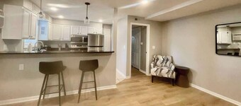 Urban Retreat: Walk to UNMC, Free Parking