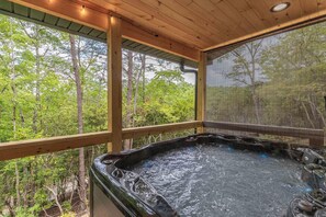 Bañera de hidromasaje al aire libre