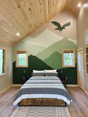1 bedroom, free WiFi, bed sheets - The Falcons Nest- Hot Tub - Fire Pit - Large Covered Porch (Bryson City)