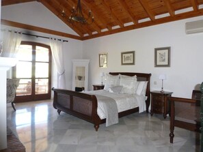 Room - Beautiful Spacious 4-bed Villa Close to Marbella (Marbella)