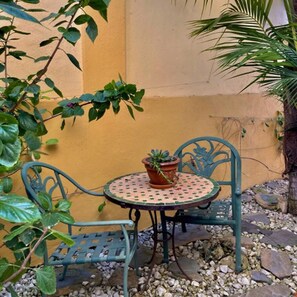 Outdoor dining - Beautiful Spacious 4-bed Villa Close to Marbella (Marbella)