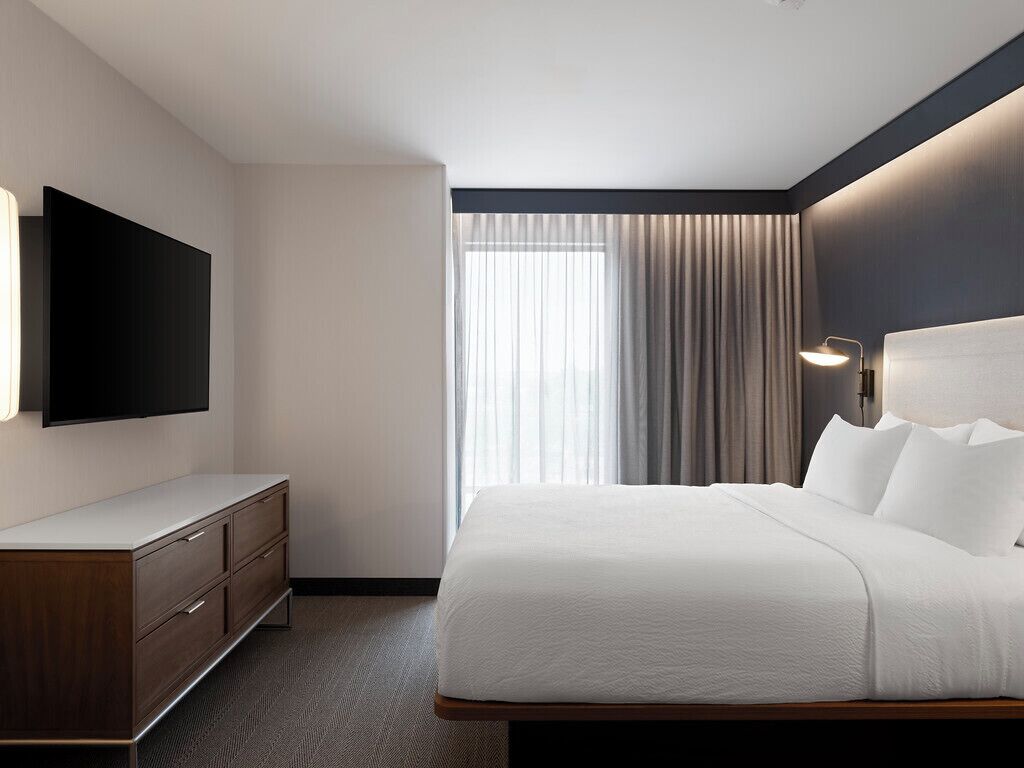 Roupas de cama premium, cortinas blackout, ferros/tábuas de passar roupa