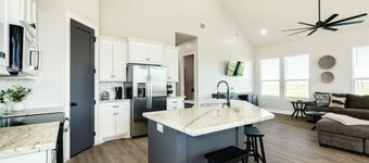 Steps to the sand! Private Beach Walkover!