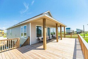 Terrace/patio - Sea Thrift - Ocean View - Pet & Family Friendly (Freeport)