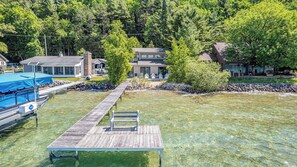 Property grounds - Beautiful Beachfront Home on Crystal Lake (Beulah)